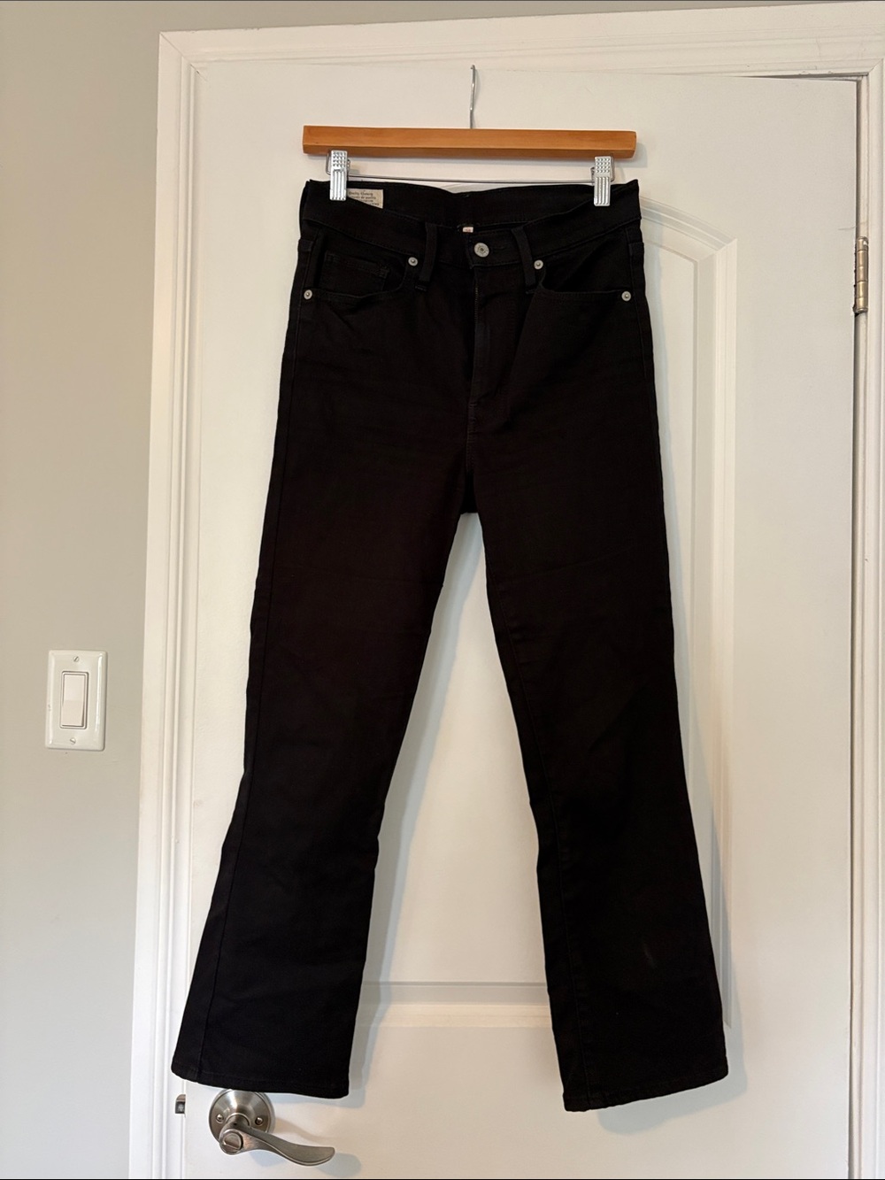 Levi's Kick Flare Crop Ankle Jeans in Black
